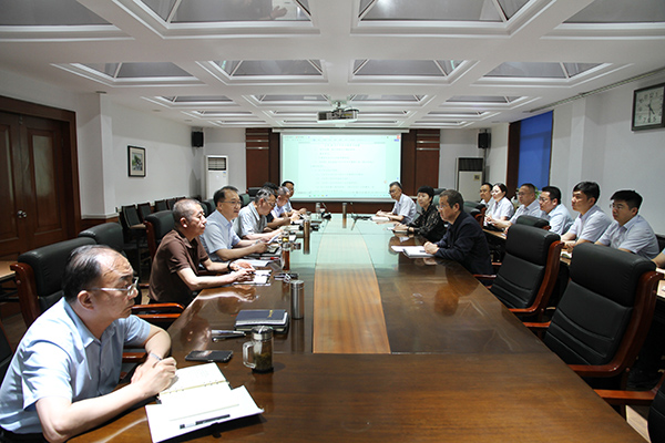公司党委理论学习中心组开展树立和践行正确政绩观专题学习
